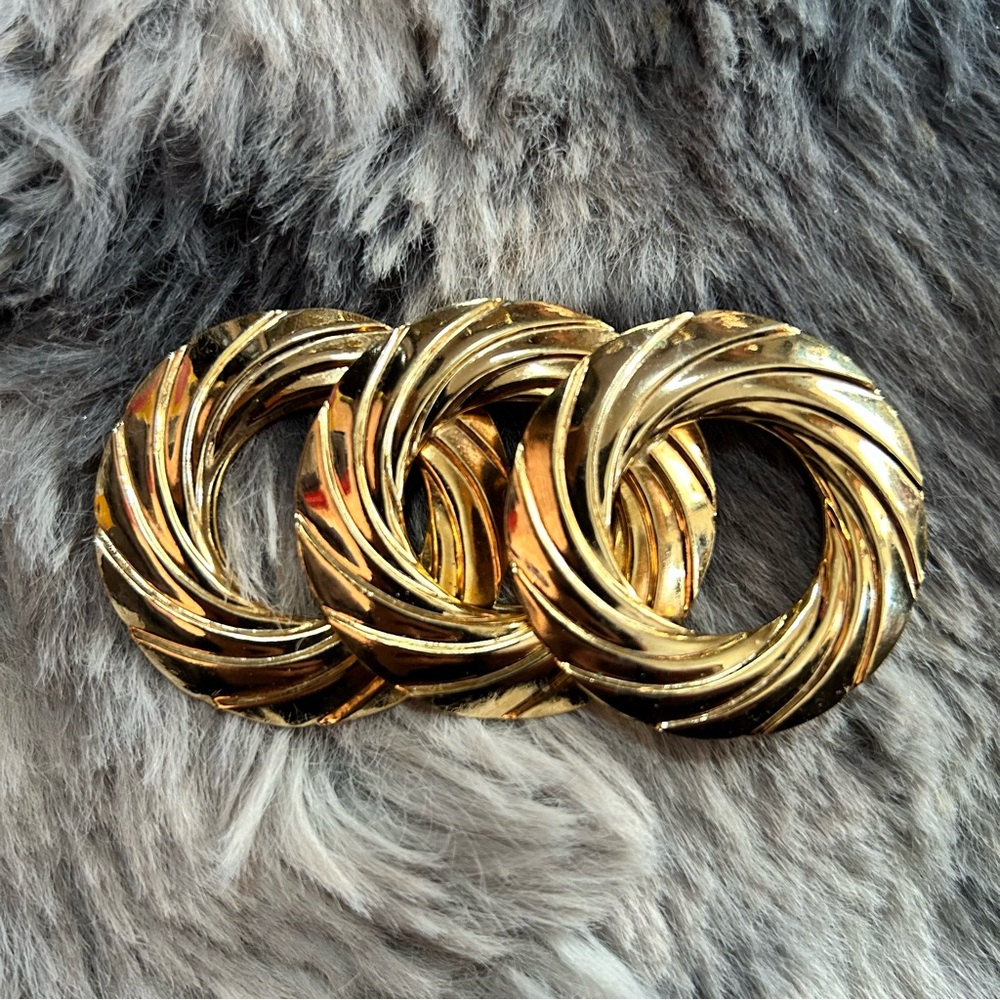 Vintage Jeri-Lou triple textured wreath gold plated scarf clothing clip